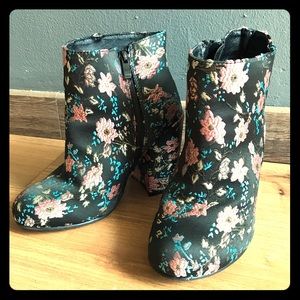 Torrid floral brocade boots! Super comfy and cute!